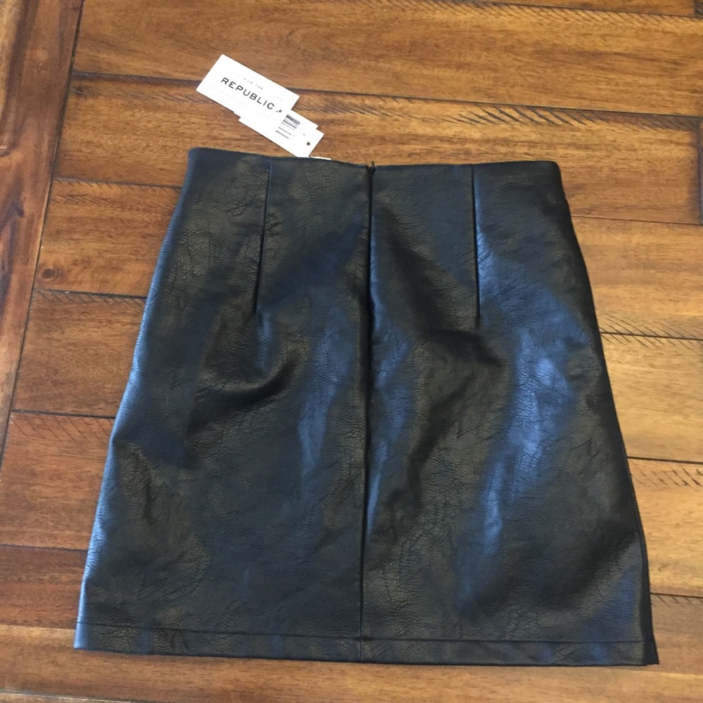 Faux Leather skirt + Embroidery details NWT - Picture 2 of 4